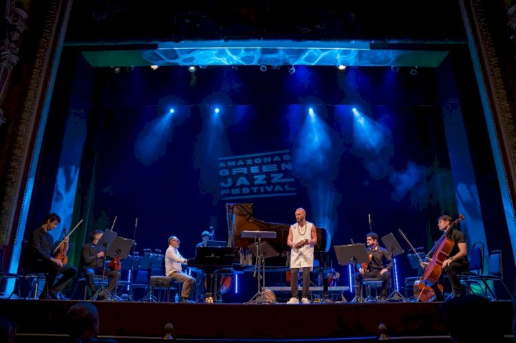 Piano solo, acompanhado por Orquestra de Câmara, emociona na terceira noite do Amazonas Green Jazz Festival