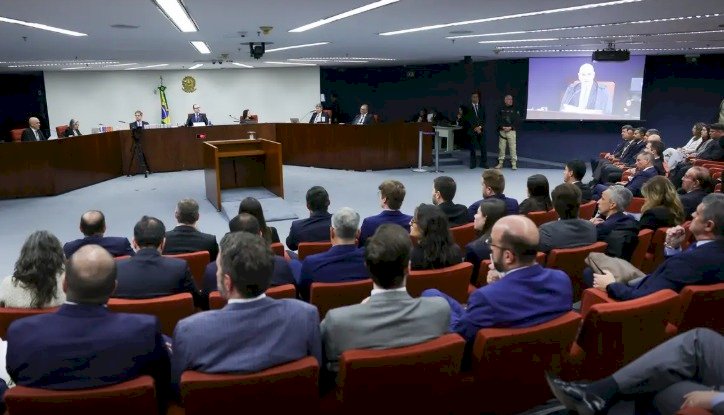 Saiba como foi o 1º dia do julgamento de Bolsonaro e mais sete réus