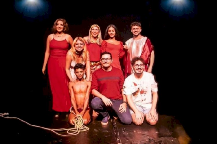 Trupe da Mostra Teatro Company realiza segunda apresentação da 4ª edição anual de performances, em Manaus
