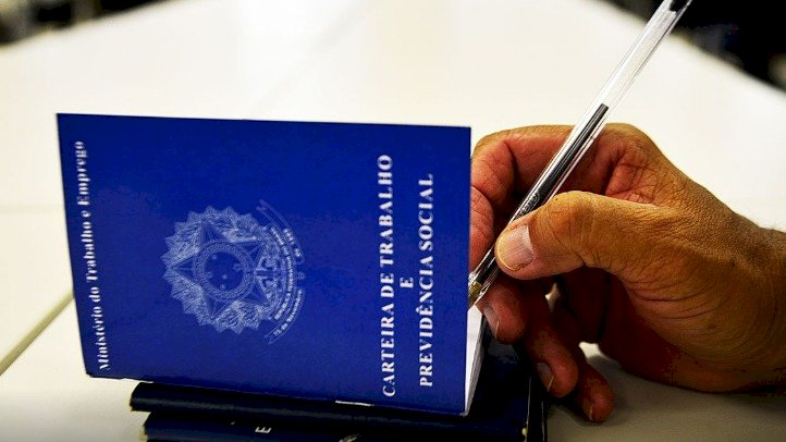 Desemprego recua para 5,6%, a menor taxa desde 2012, mostra IBGE