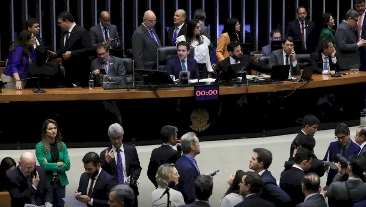Câmara derruba voto secreto em PEC da Blindagem por falta de quórum
