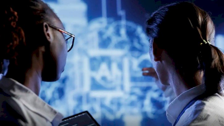 Número de empresas industriais que usam IA cresce 163% em dois anos