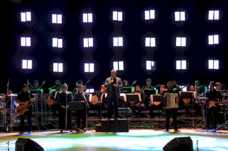 Forró pé de serra e música de concerto dividem o palco do Teatro Amazonas