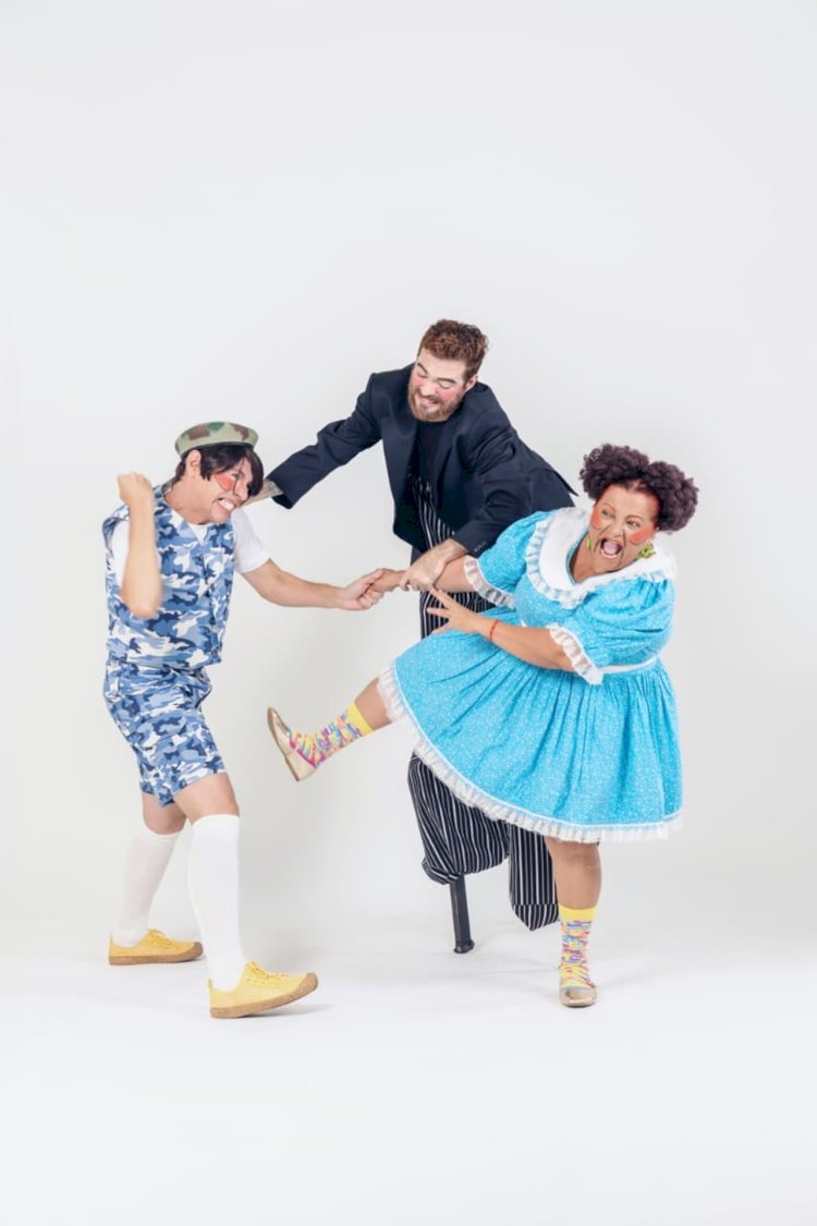 'Dona Batata' leva teatro e inclusão a dez municípios do Amazonas