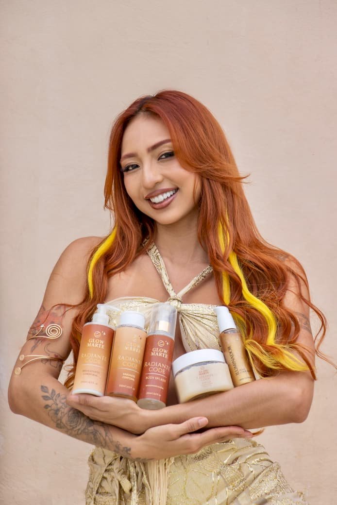 Ruivinha de Marte realiza sonho e lança sua linha de cosméticos Glow Marte