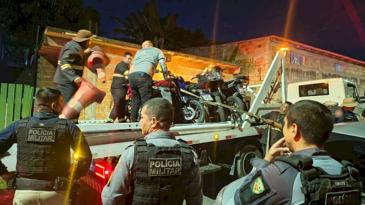 Detran-AM e PMAM ‘desmontam’ adega e removem 120 motocicletas irregulares, na zona norte de Manaus