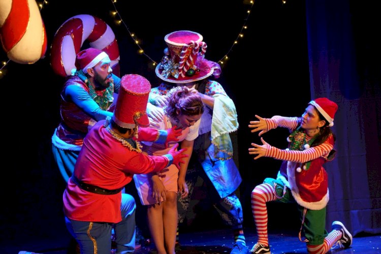 Exposição de Presépios e espetáculo ‘A Magnífica Fábrica do Papai Noel’ emocionam público no Teatro Gebes Medeiros