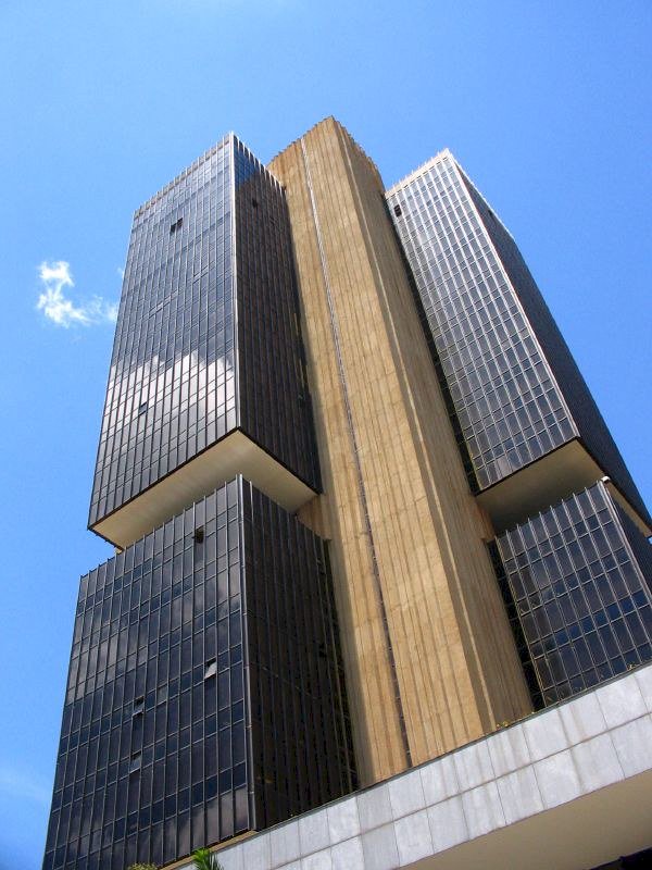 Mercado financeiro eleva projeção do PIB para 2,25% em 2025