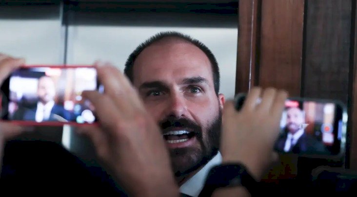 PF determina retorno imediato de Eduardo Bolsonaro a cargo de escrivão