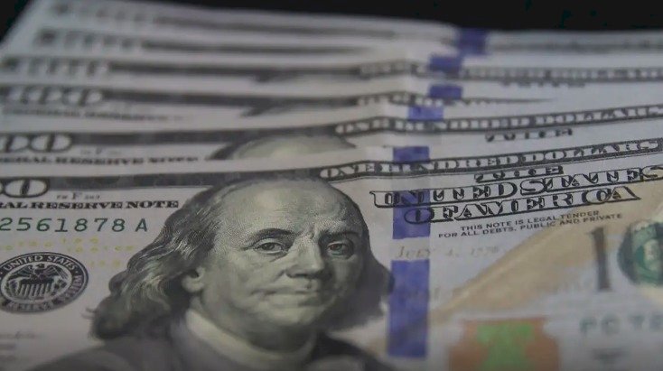 Dólar cai para R$ 5,40 após invasão à Venezuela