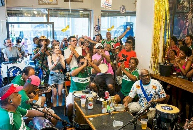 Pré-carnaval antecipa a folia e impulsiona bares e restaurantes em todo o país