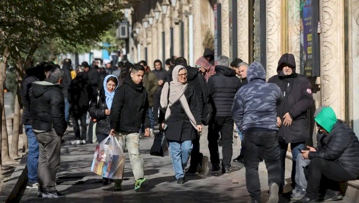 Trump anuncia tarifas de 25% a países que negociarem com Irã