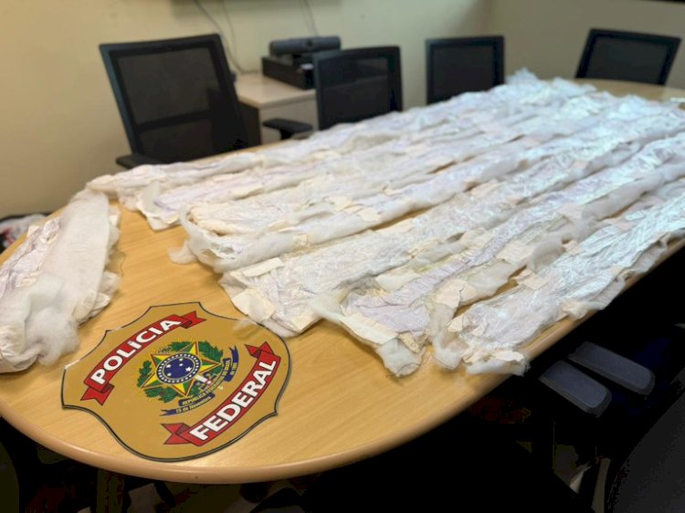 PF prende duas pessoas e apreende cocaína líquida que seria destinada ao exterior