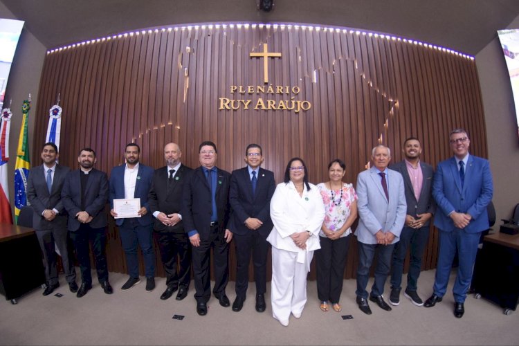 Faculdade La Salle Manaus é homenageada na Aleam pela elevação a Centro Universitário
