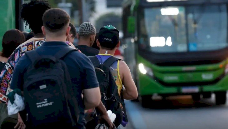 Setor de serviços cresce 0,3% em janeiro e volta ao nível recorde