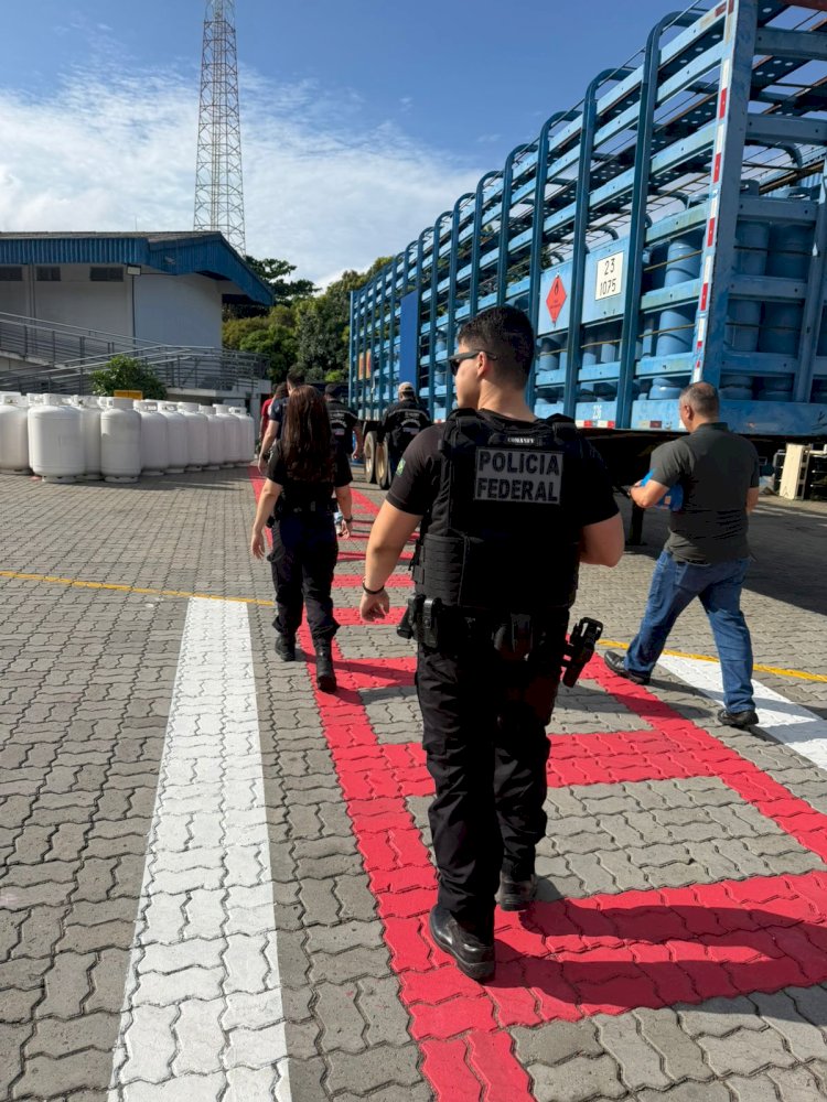 Polícia Federal no Amazonas deflagra Operação 'Vem Diesel 2' para fiscalizar preços do gás em Manaus