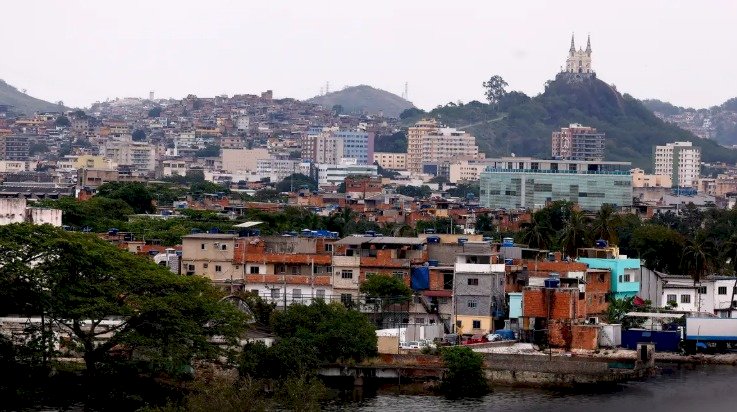 Justiça decreta prisão preventiva de casal que levava armas para o CV