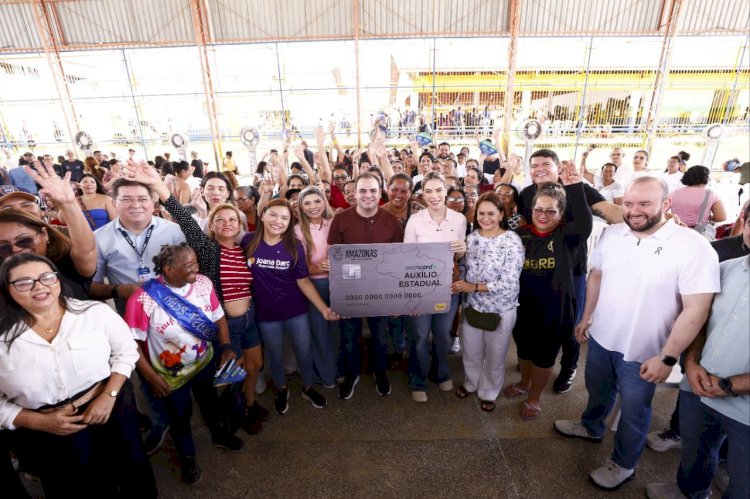 Na véspera do Dia das Mães, governador Roberto Cidade entrega 983 cartões do Auxílio Estadual para mulheres da capital